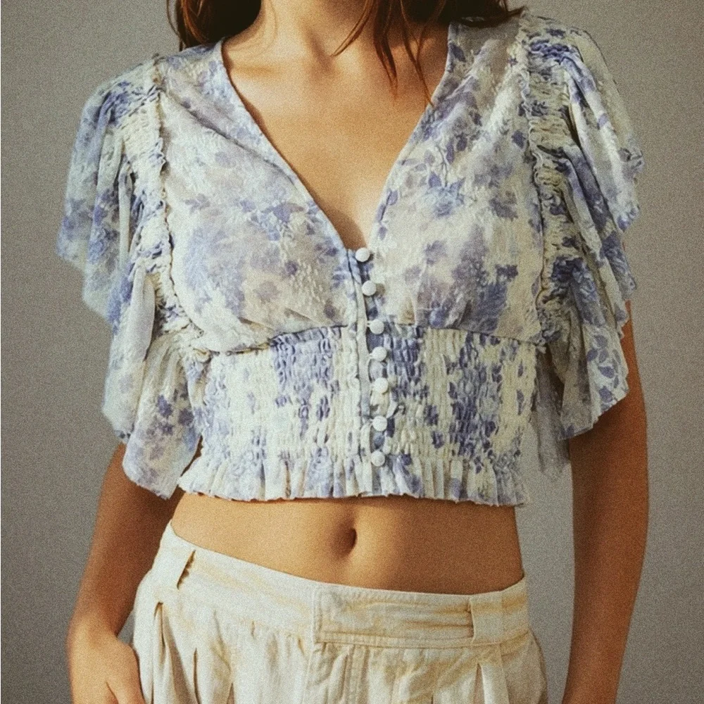 ♡ Free People Floral Ruffle Sleeve Crop Top – Blue & Cream – Size Medium ♡ - Picture 2 of 5